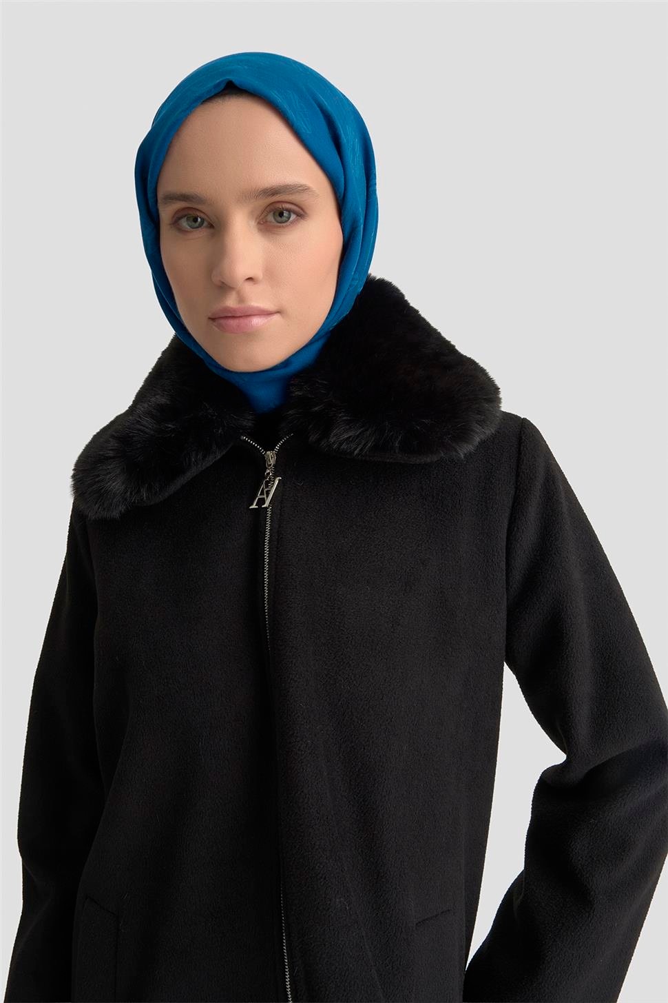 Armine Kürk Yakalı Kaban 25KD1707 Siyah görsel 3