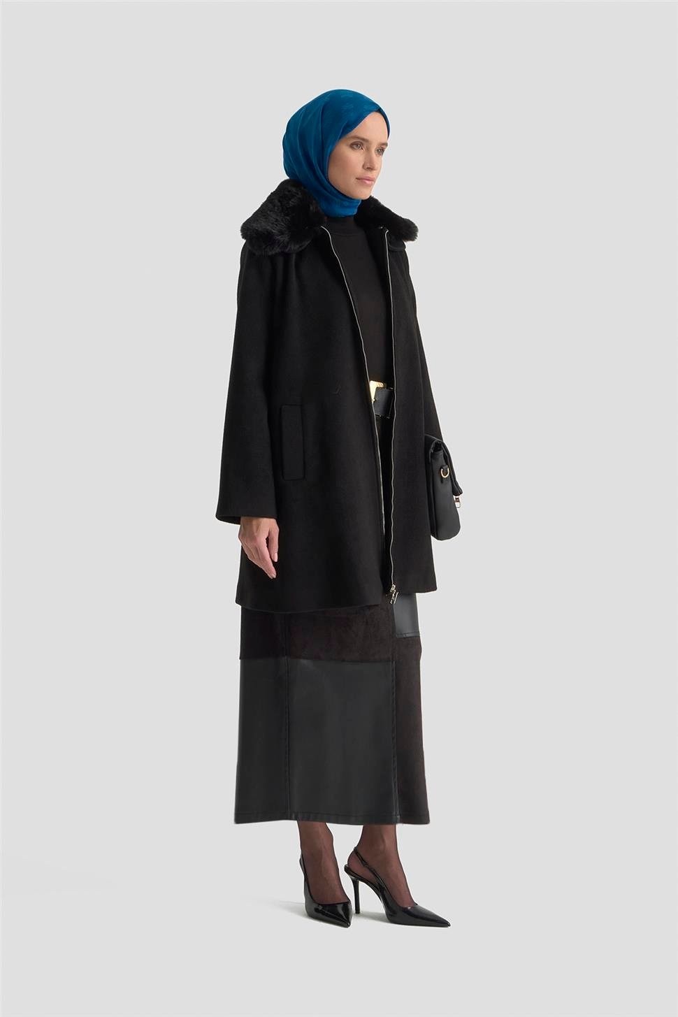 Armine Kürk Yakalı Kaban 25KD1707 Siyah görsel 4