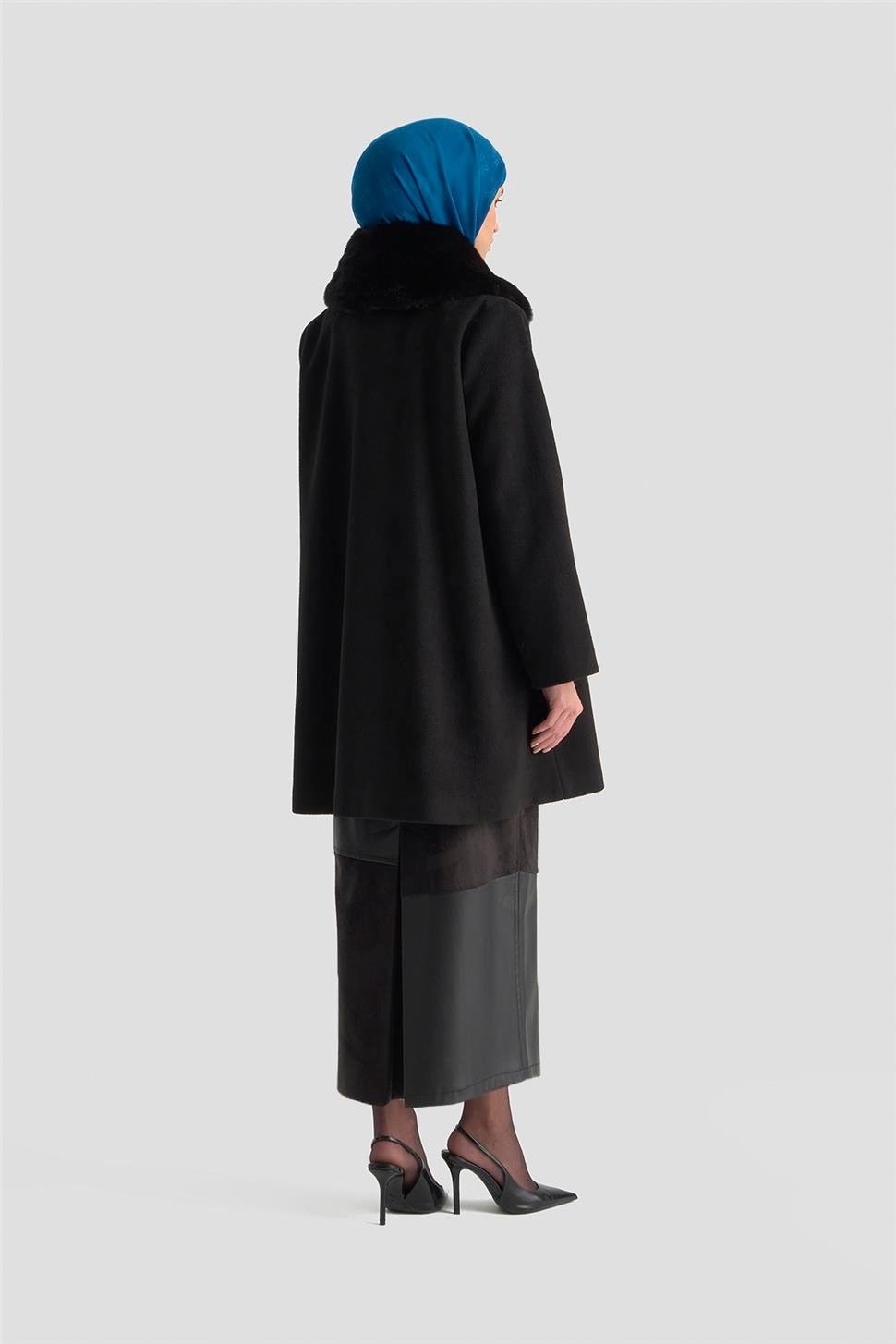 Armine Kürk Yakalı Kaban 25KD1707 Siyah görsel 6