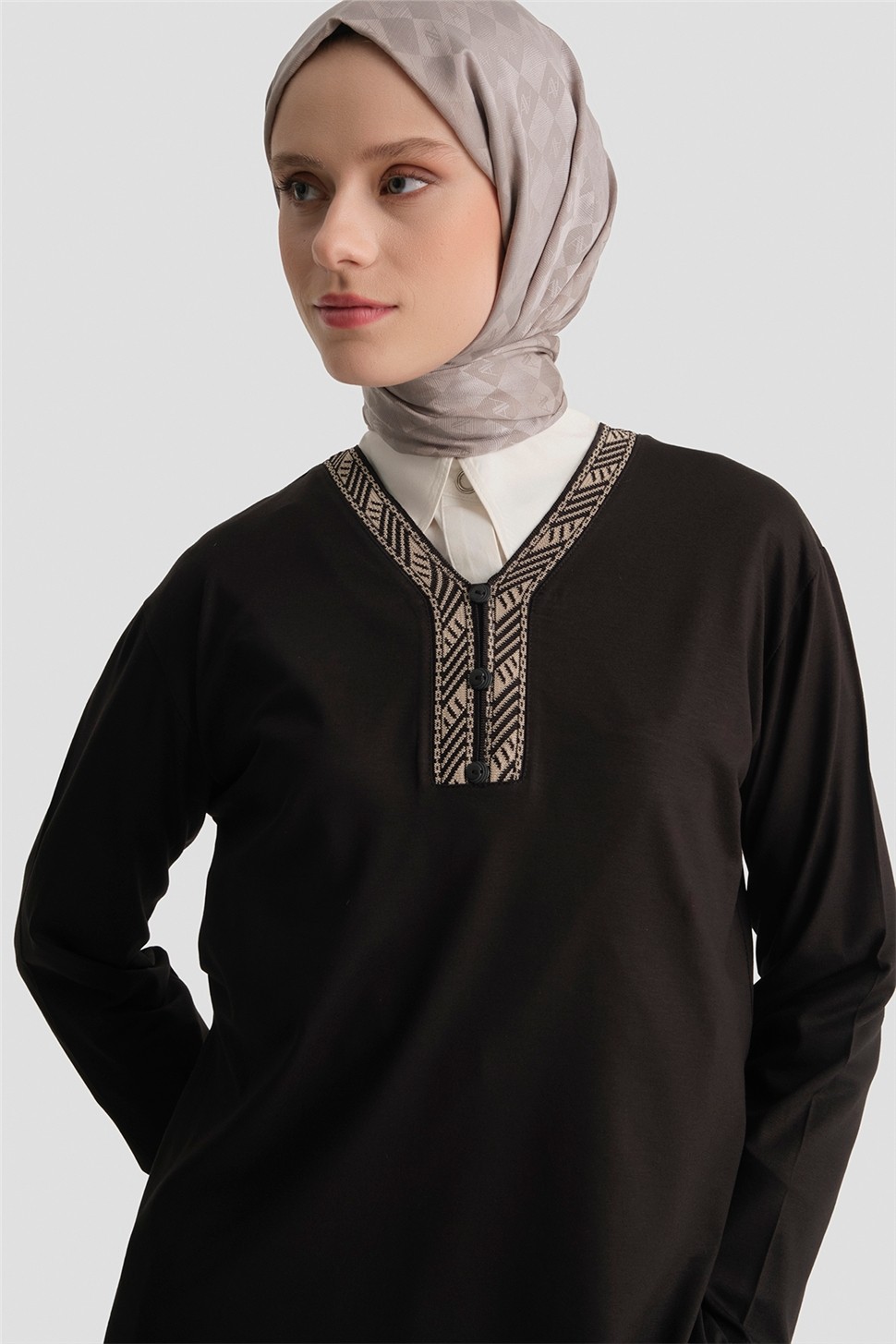 Armine Penye Siyah görsel 2