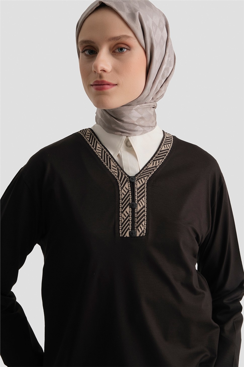 Armine Penye Siyah görsel 3