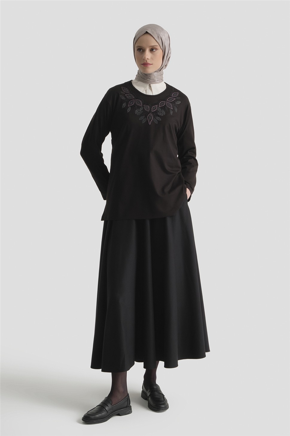 Armine Penye Siyah görsel 2