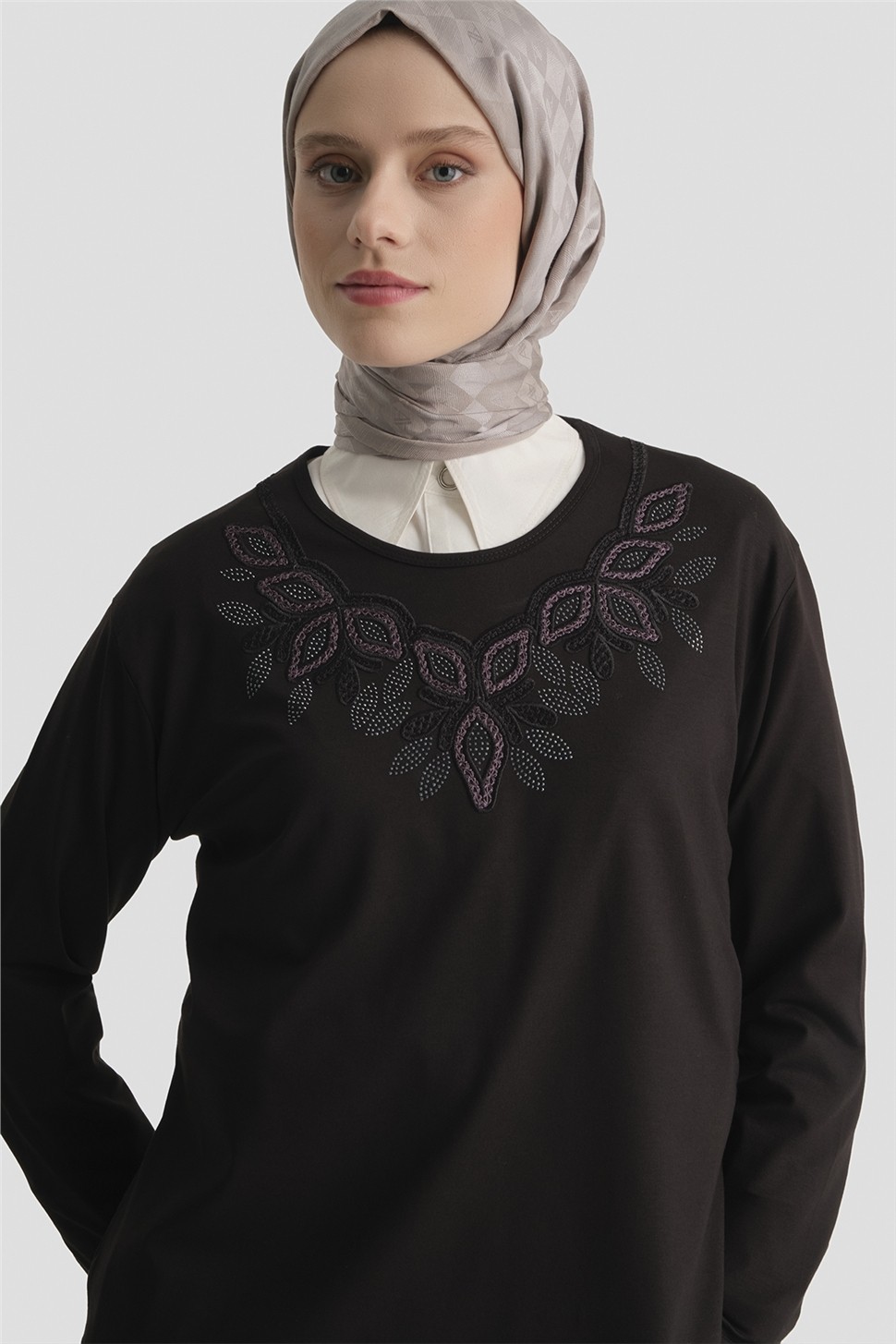 Armine Penye Siyah görsel 3