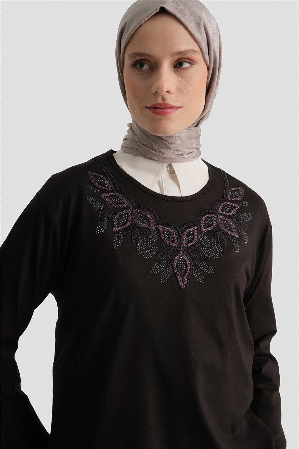 Armine Penye Siyah görsel 4