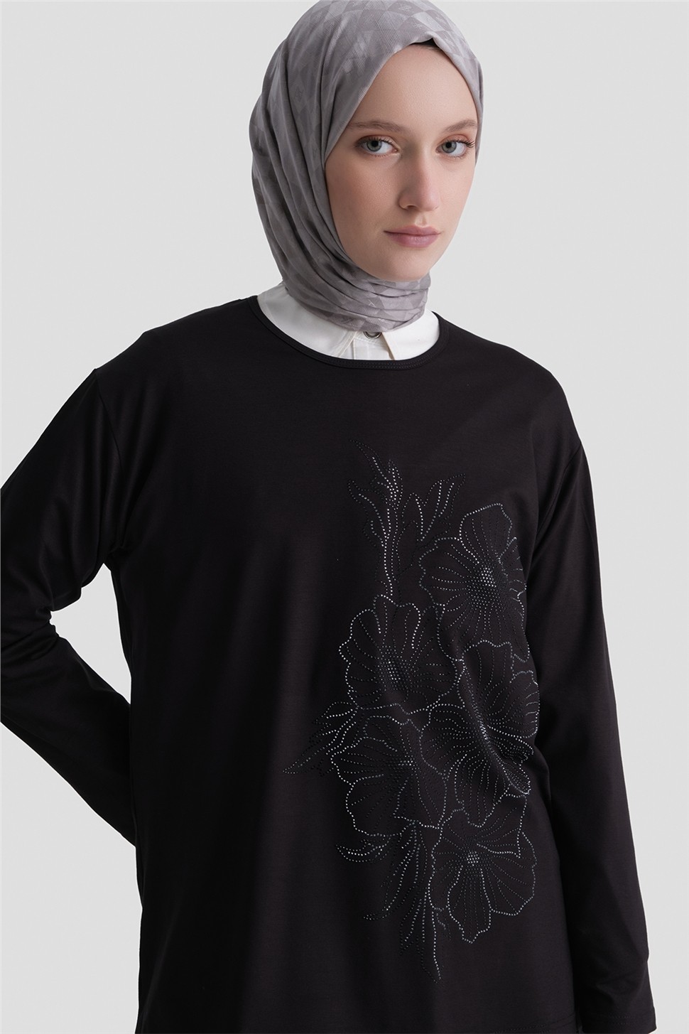 Armine Penye Siyah görsel 2