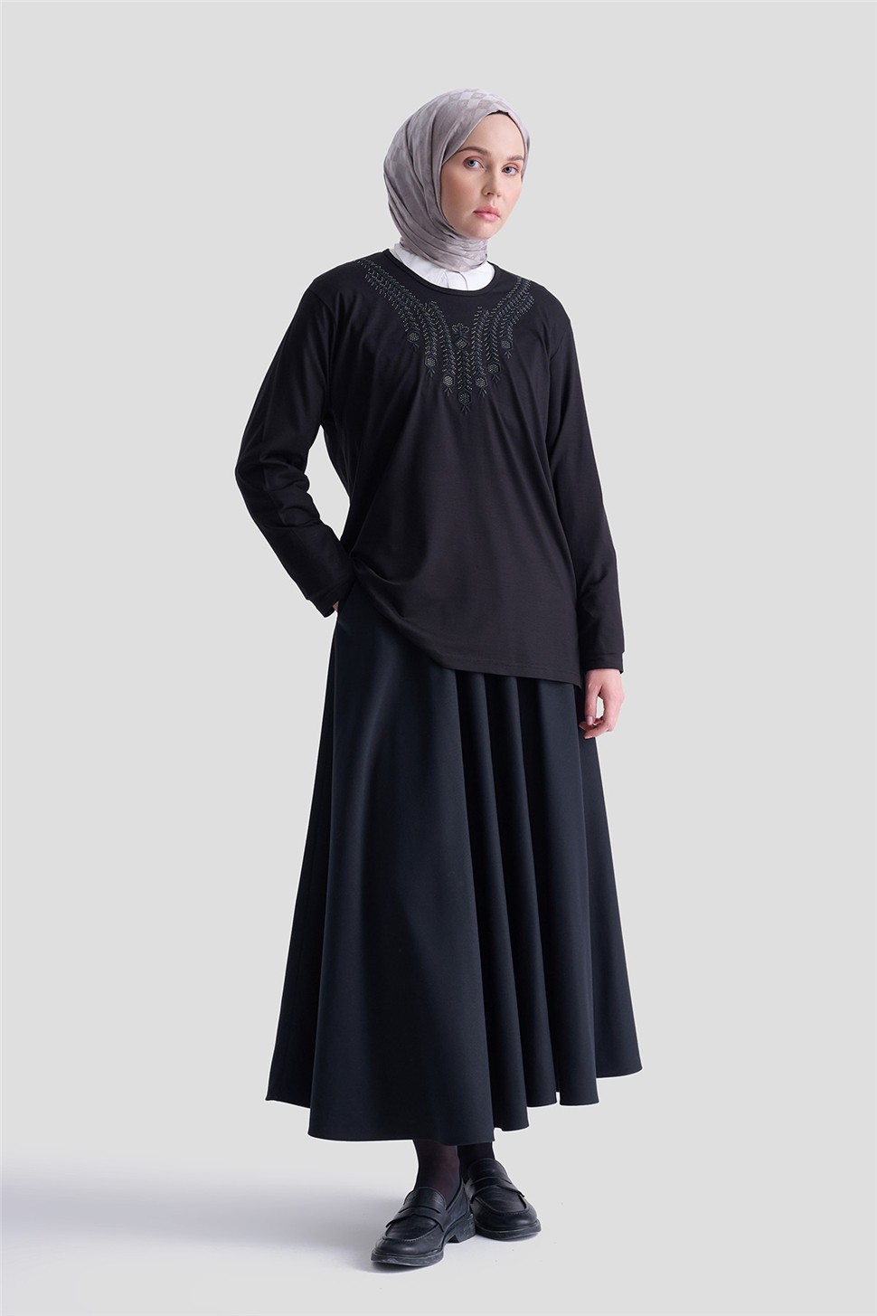 Armine Penye Siyah