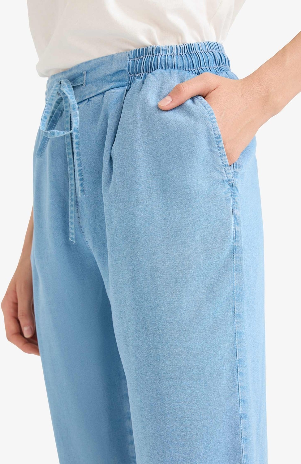 DeFacto Pull On Carrot Fit Yüksek Bel Bilek Boy Akışkan Kumaş Yıkamalı Pantolon D8237AX25SM görsel 6