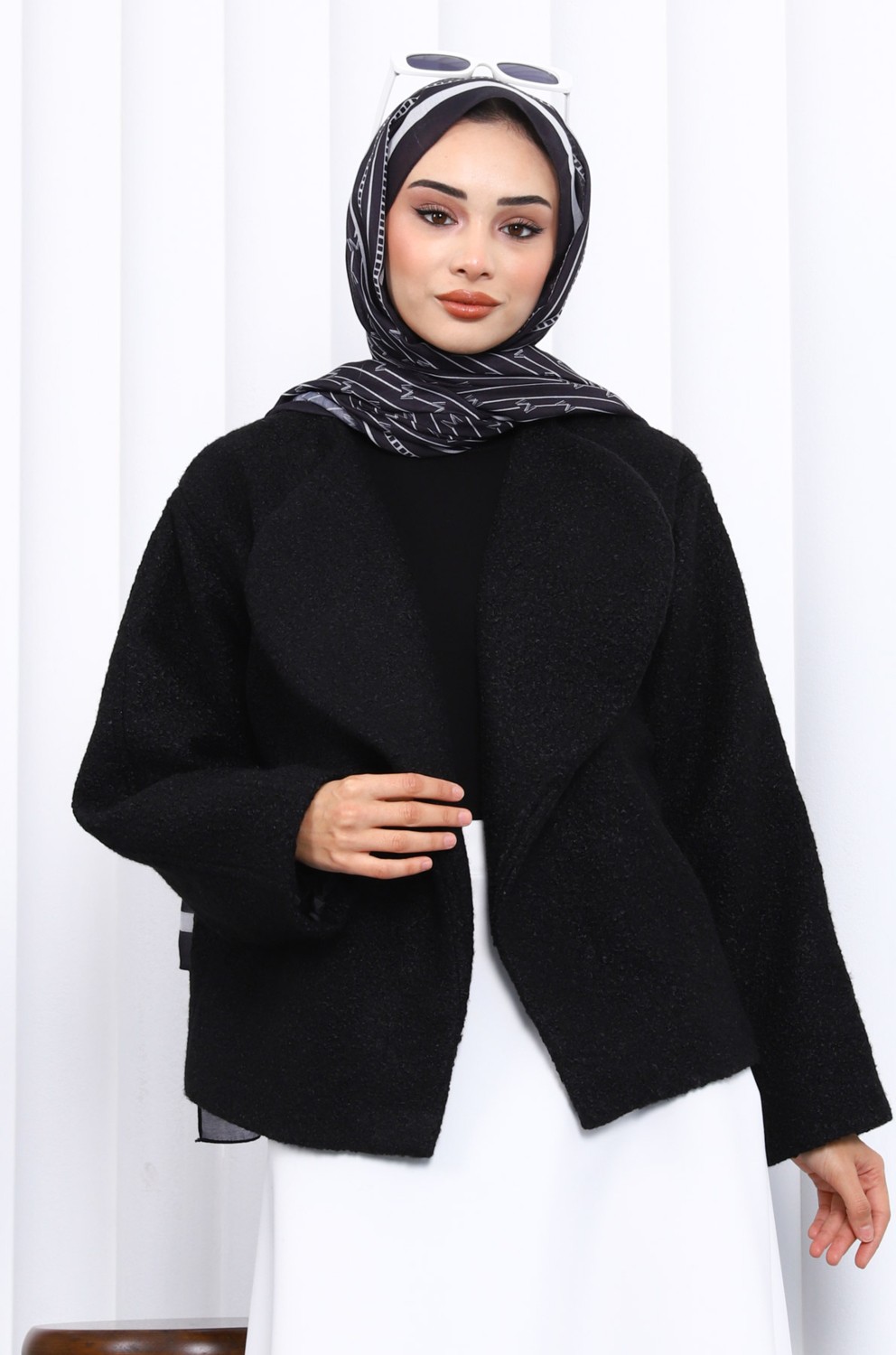 İmaj Butik Siyah Geniş Yaka Kısa Kaşe Ceket