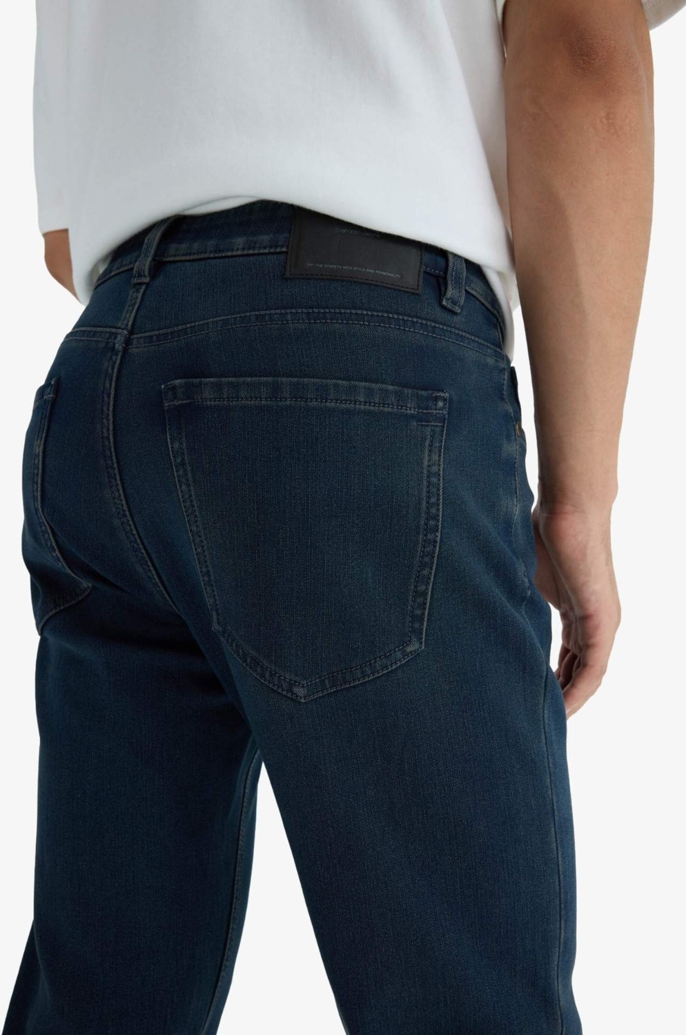 DeFacto Sıcak Tutan Diago Comfort Fit Yüksek Bel Geniş Paça Düz Paça Termal Polarlı Jean Pantolon V0796AZ25WN görsel 5