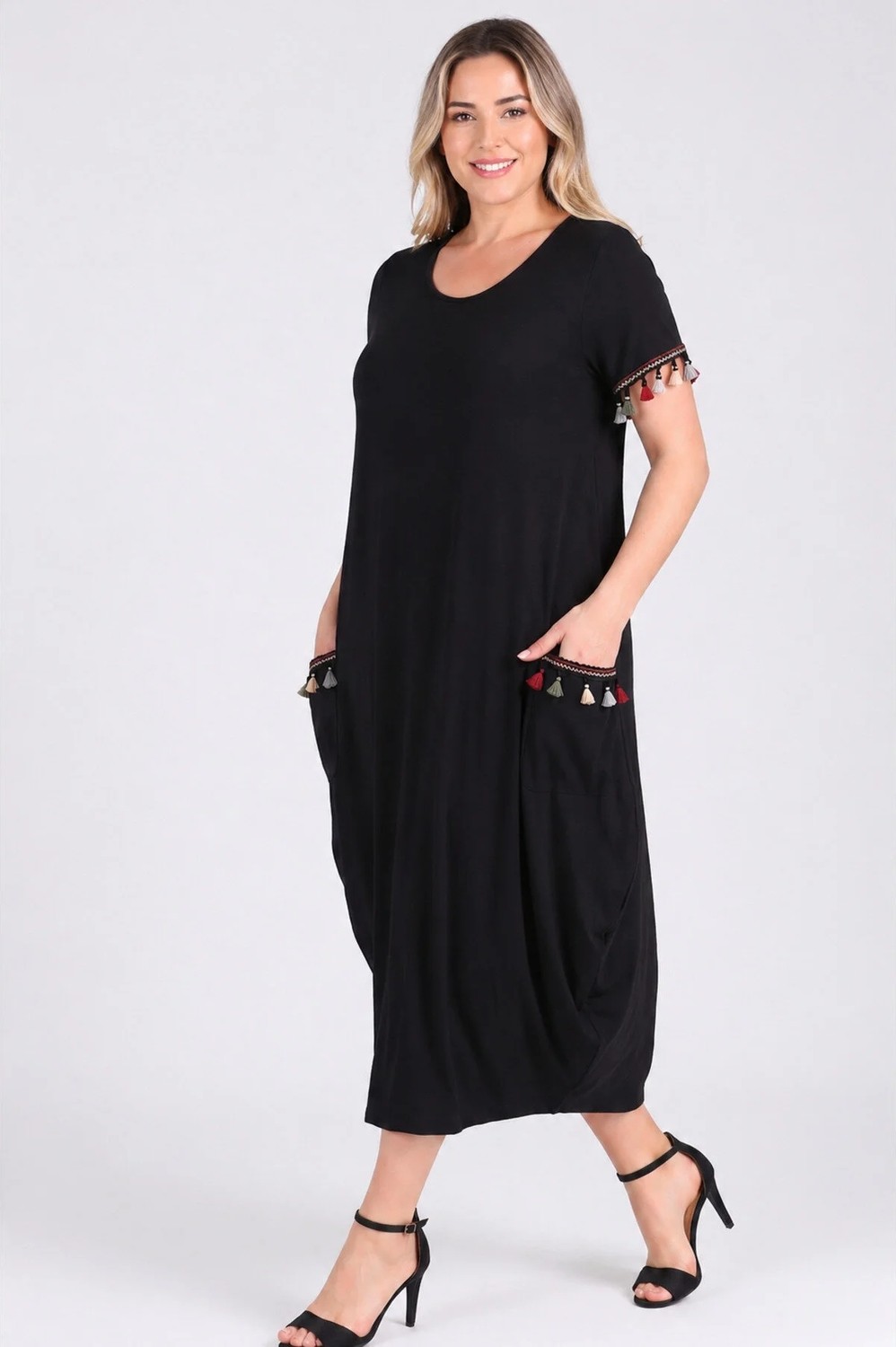 Curvy Trend Büyük Beden Kol Ucu ve Cep Püsküllü Baseni Geniş Kısa Kol Elbise
