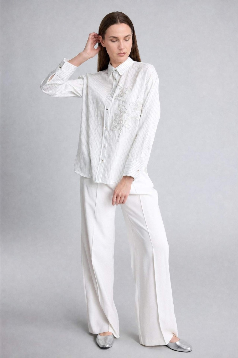 DeFacto Relax Fit Çiçek Motifli Uzun Kollu Beyaz Gömlek G9132AX26SP görsel 2
