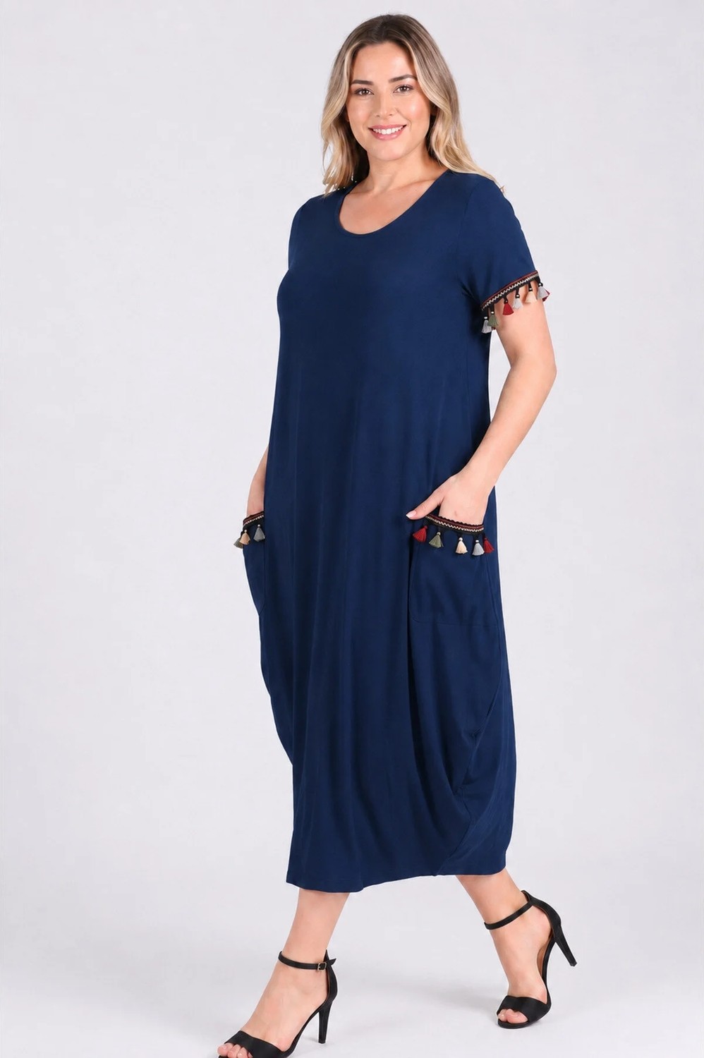 Curvy Trend Büyük Beden Kol Ucu ve Cep Püsküllü Baseni Geniş Kısa Kol Elbise