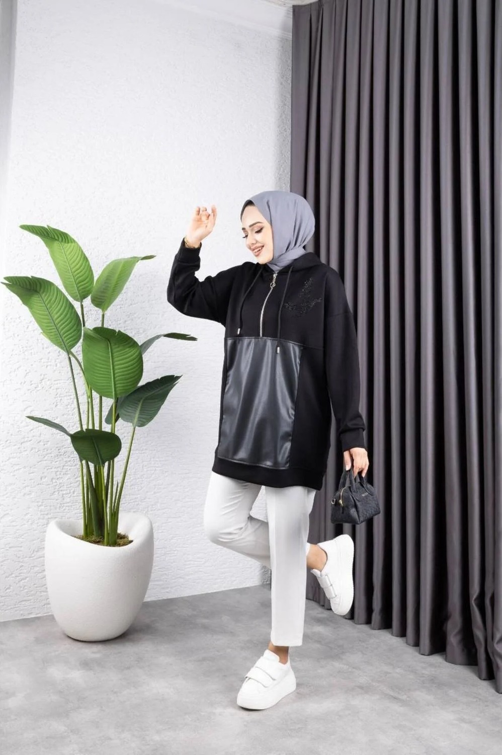 Afili Butik Kapüşonlu Fermuarlı Taş Detayli Tunik