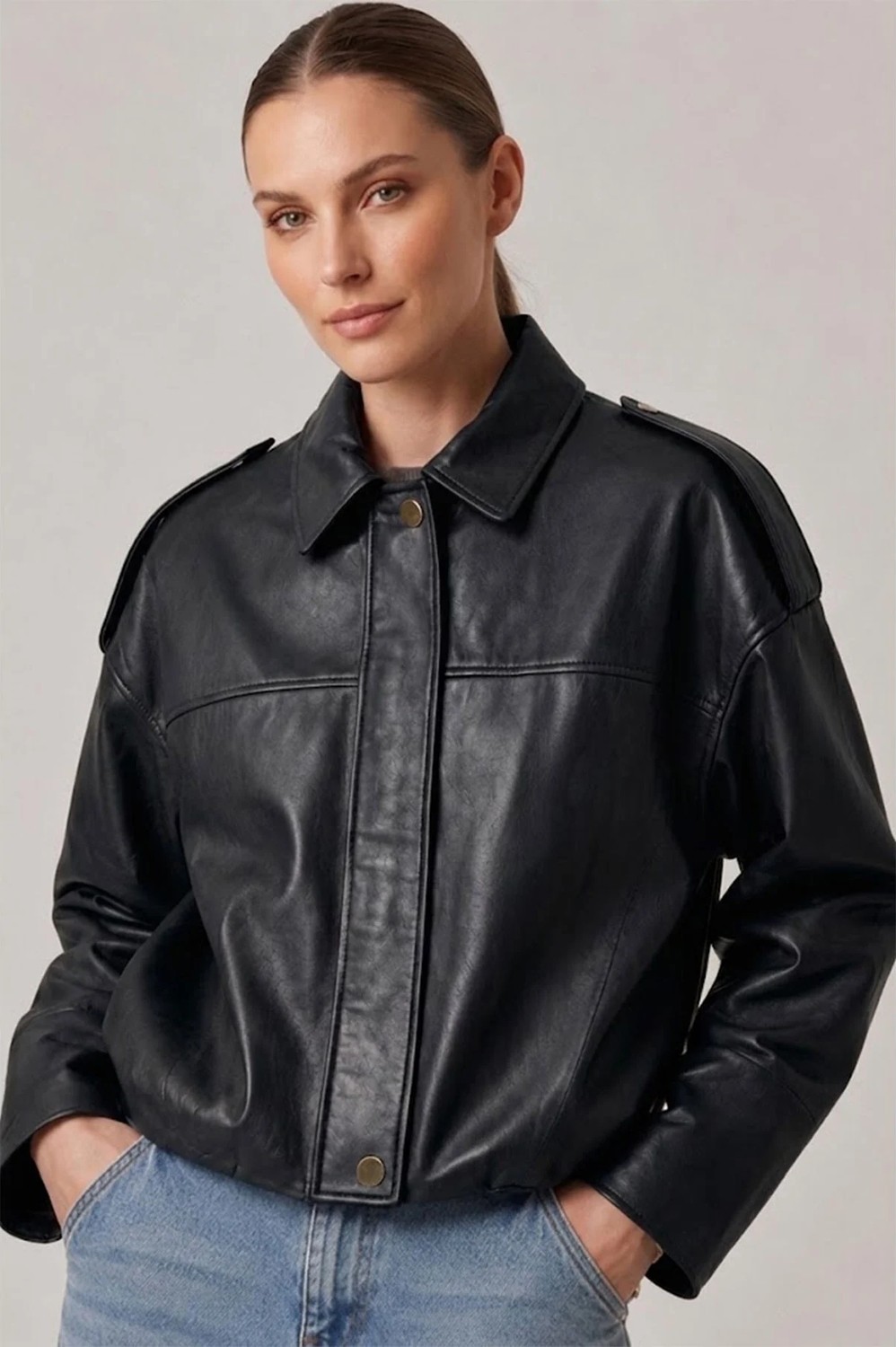 Deriderim Siyah Hakiki Deri Oversize Crop Kemerli Omuz Apolet Detaylı Kadın Ceket