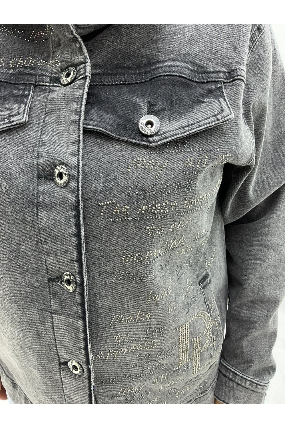 Trieste Wear Büyük Beden Taş Işlemeli Yazı Detaylı Büyük Beden Taş Işlemeli Yazı Detaylı Düğmeli Cepli Yıkamalı Denim Kadın Ceket görsel 5