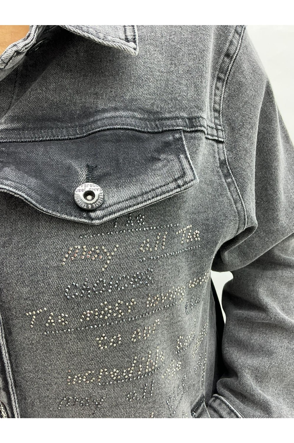 Trieste Wear Büyük Beden Taş Işlemeli Yazı Detaylı Büyük Beden Taş Işlemeli Yazı Detaylı Düğmeli Cepli Yıkamalı Denim Kadın Ceket görsel 6