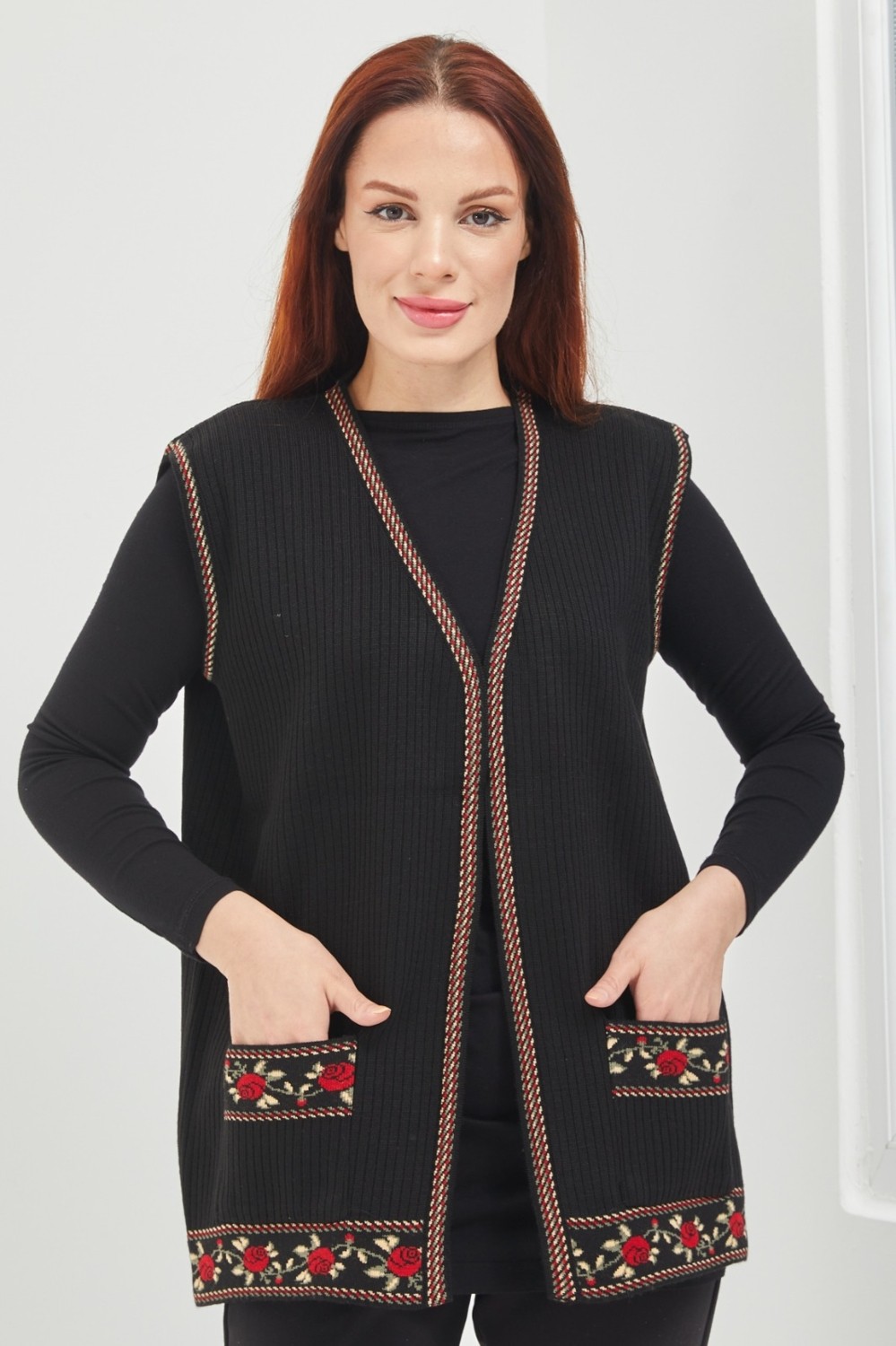 Stilmony Anne Siyah Gül Desenli Triko Kısa Cepli Yelek görsel 5