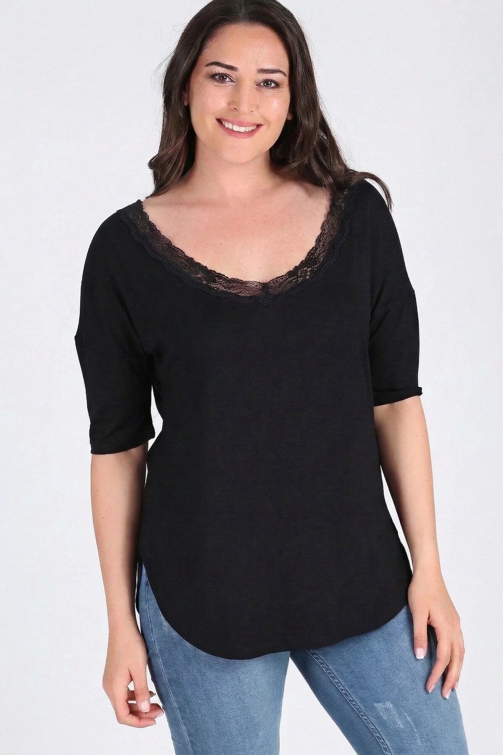Curvy Trend Büyük Beden Geniş Dantel Yaka Yarım Kol Yan Yırtmaç Bluz