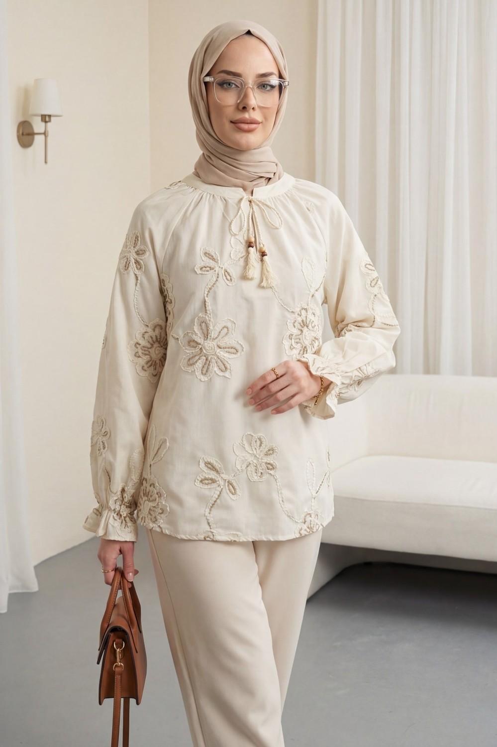 Moda Morfo Püskül Detaylı Çiçek Nakışlı Uzun Kollu Bluz -Krem görsel 2