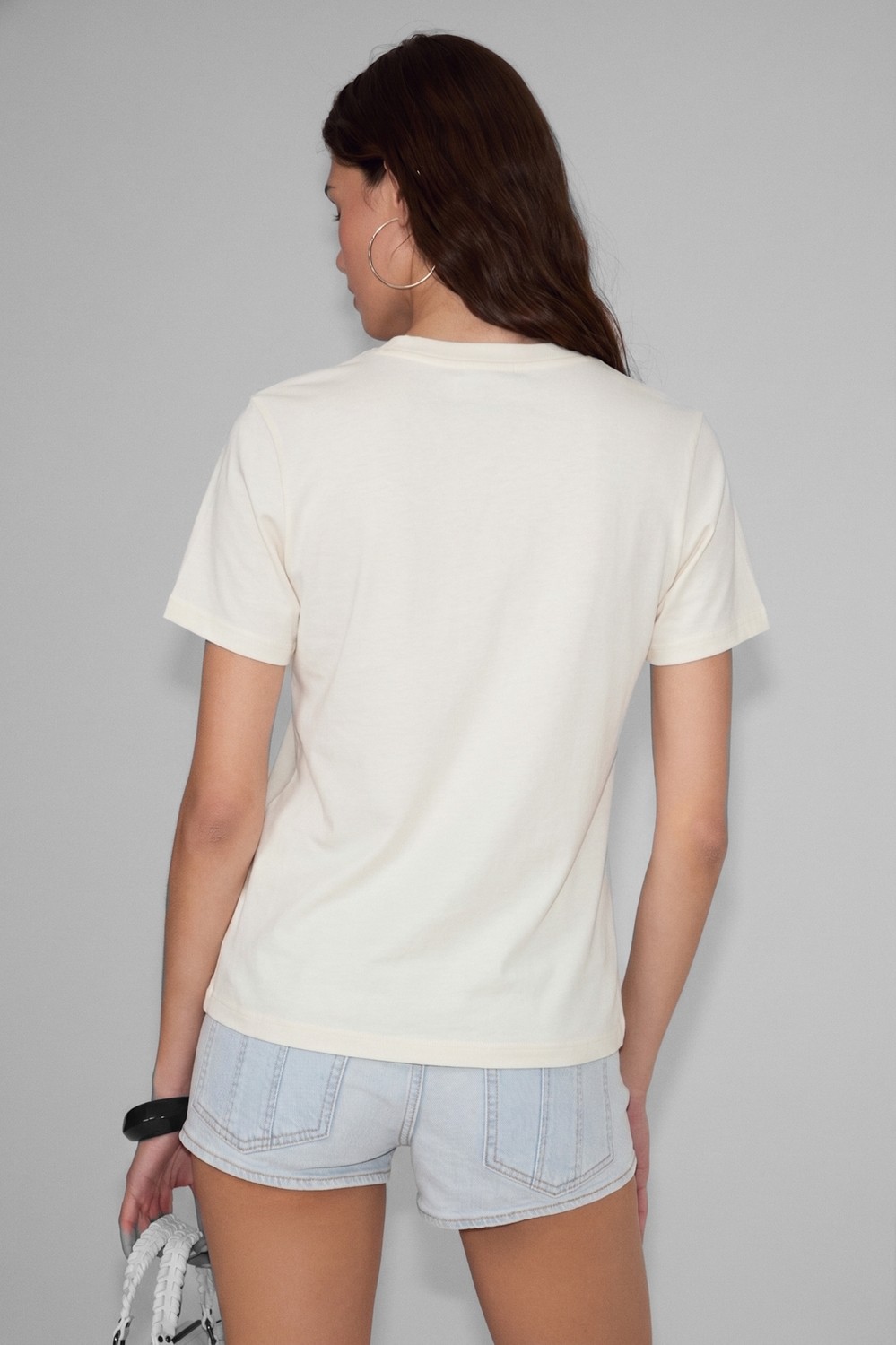 Ethiquet Sheane Kadın %100 Organik Pamuk Derin V Yakalı Comfort Fit Vizon T-Shirt görsel 5
