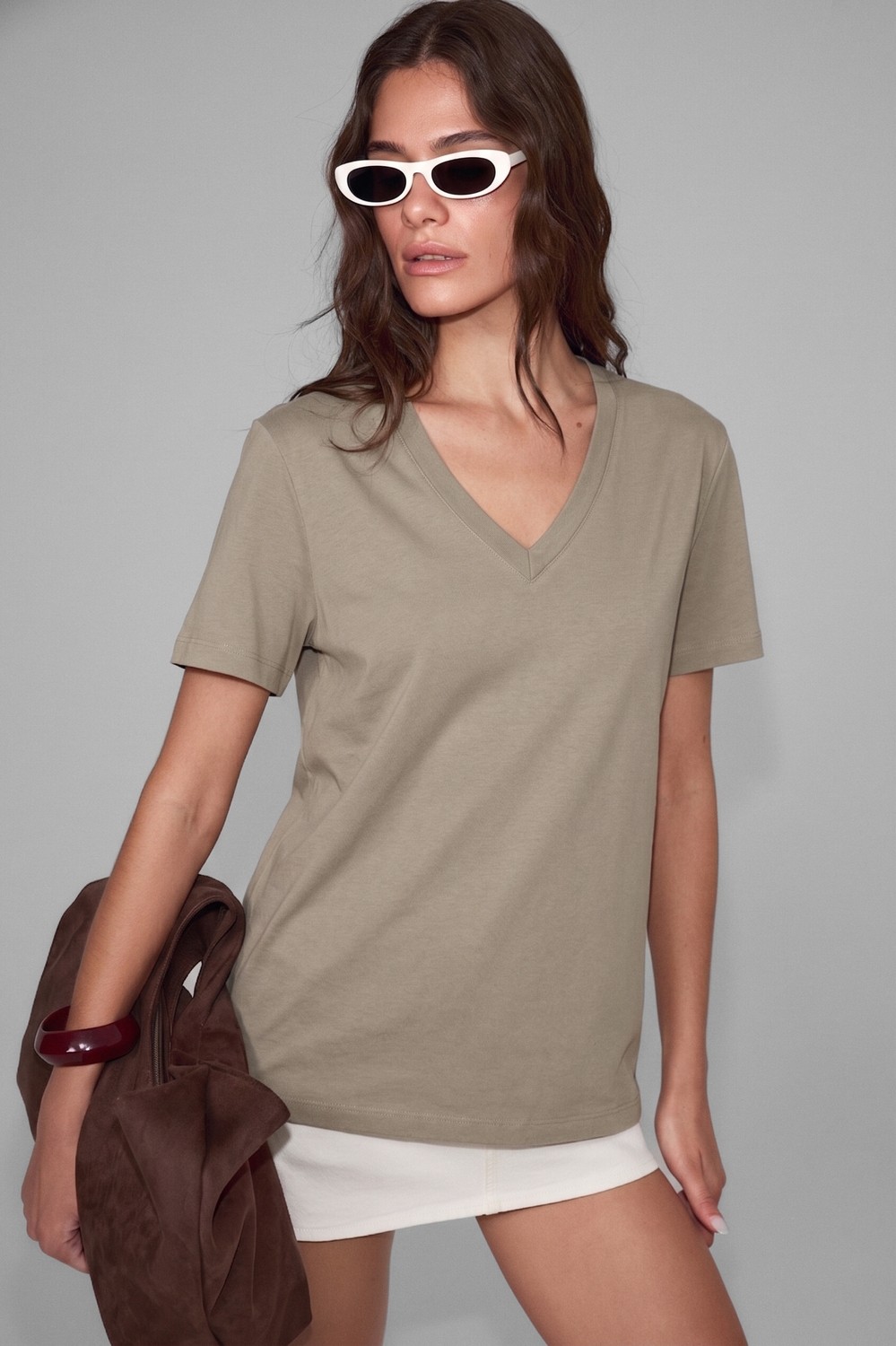 Ethiquet Sheane Kadın %100 Organik Pamuk Derin V Yakalı Comfort Fit Vizon T-Shirt