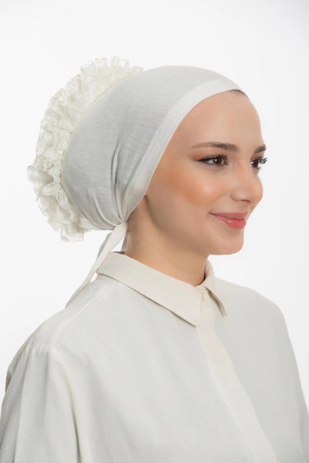 Flora Tekstil Luks Fırfırlı ( Dantelli ) Bağlamalı Bone - Önü Dikişlidir görsel 4