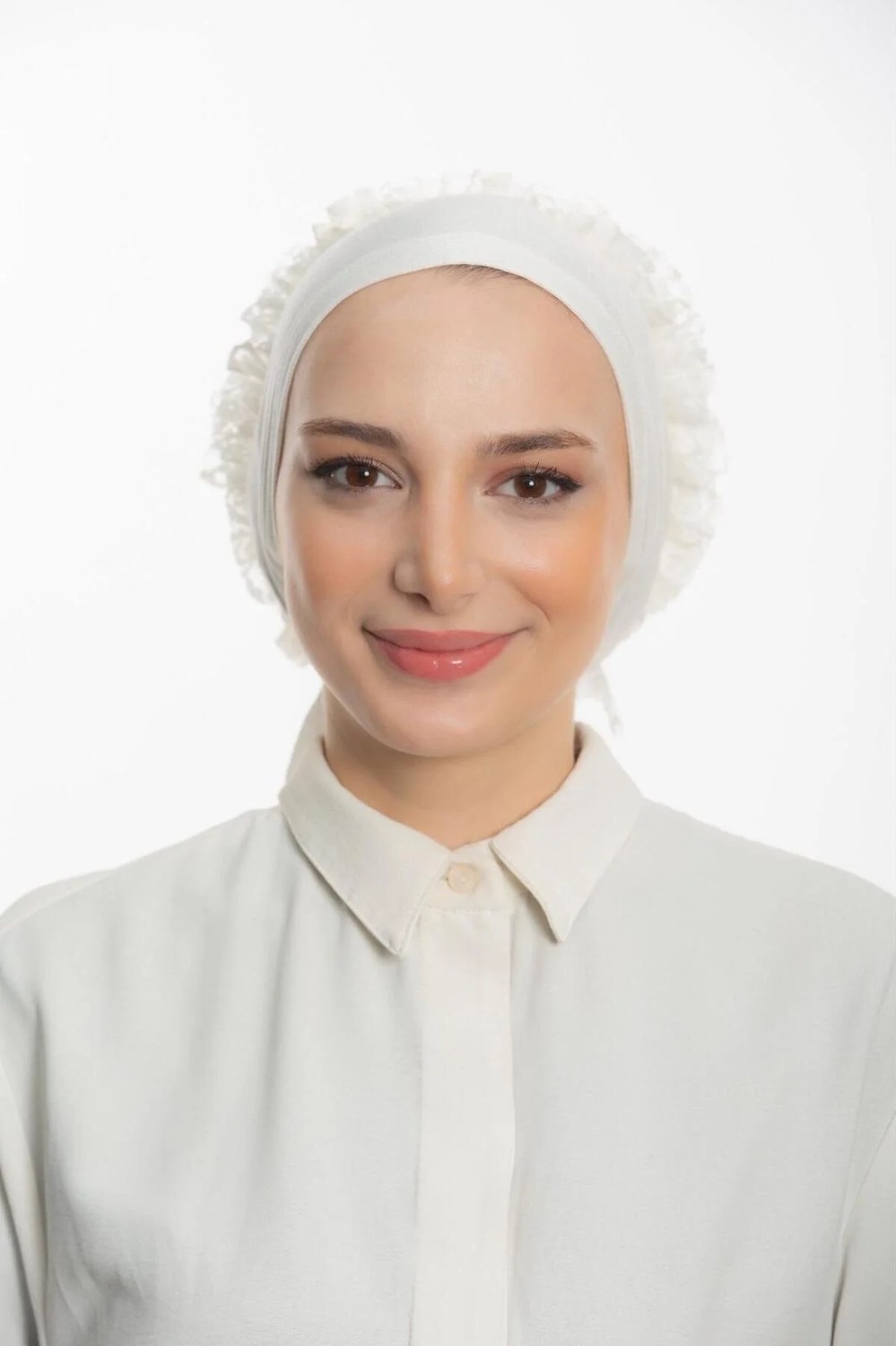 Flora Tekstil Luks Fırfırlı ( Dantelli ) Bağlamalı Bone - Önü Dikişlidir görsel 5