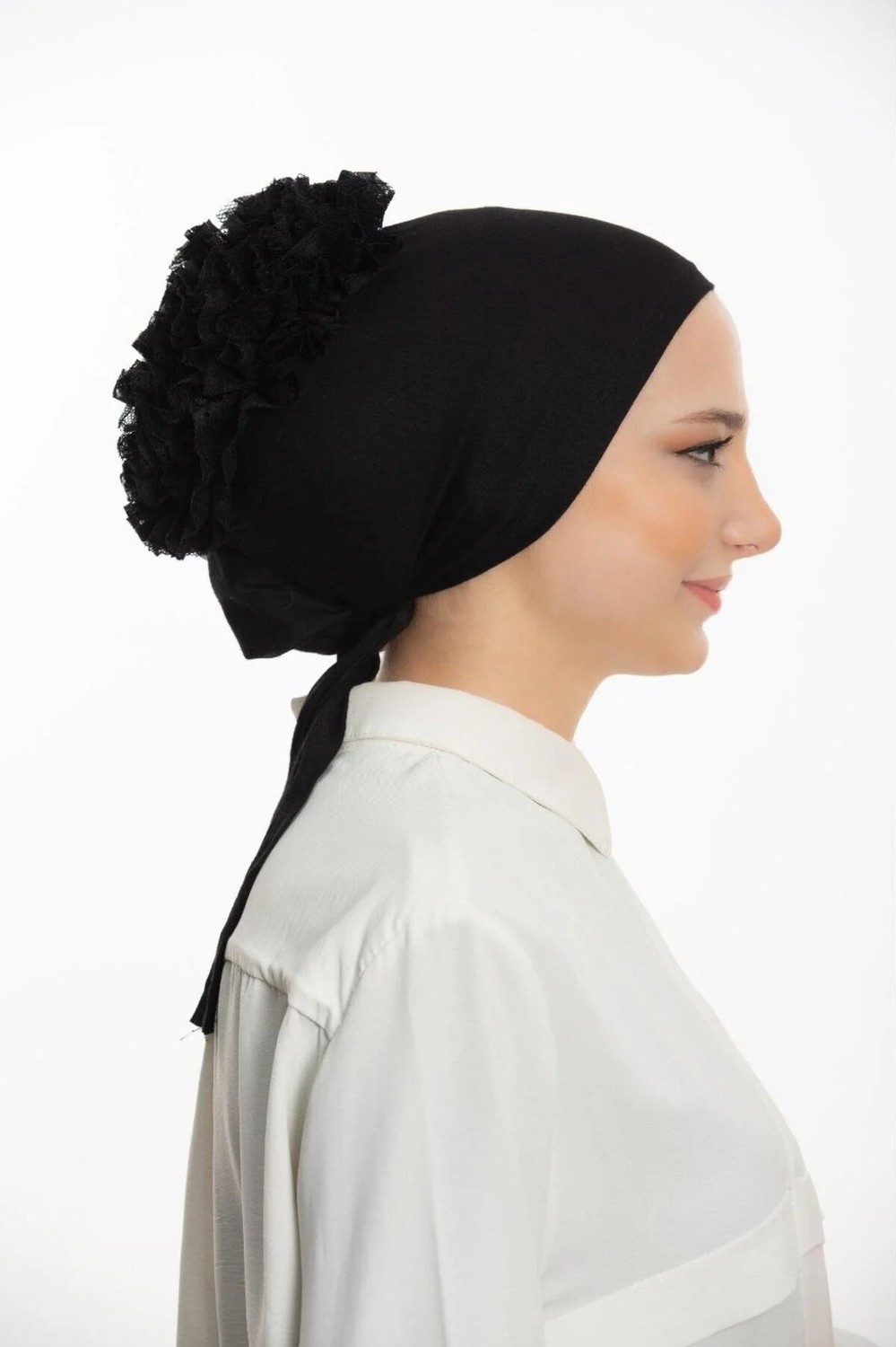 Flora Tekstil Luks Fırfırlı ( Dantelli ) Bağlamalı Bone - Önü Dikişlidir görsel 6