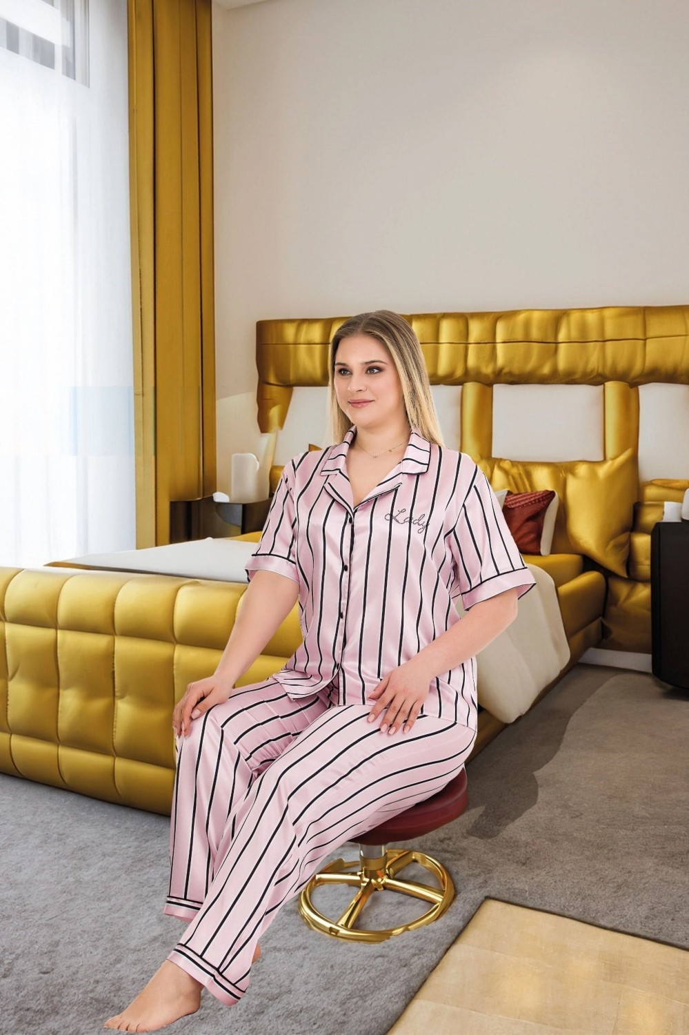 Pileli Store Büyük Beden Şık Tasarım Pembe Siyah Çizgili Düğmeli Kısa Kol Lüx Saten Pijama Takımı