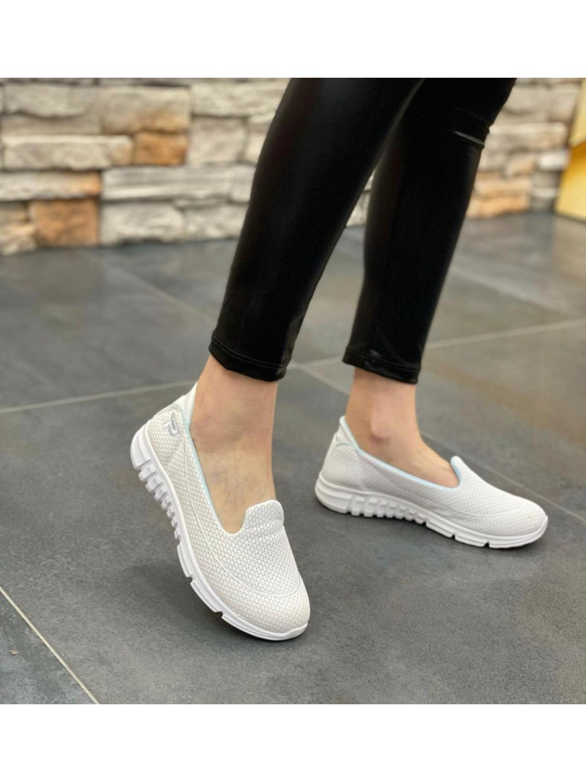 Afilli Kadın Siyah Günlük Anne Spor Ayakkabı Yürüyüş Bağcıksız Rahat Hafif Memory - Görsel 4