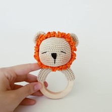 Carmelina Aslan Çıngırak Amigurumi Örgü Oyuncak