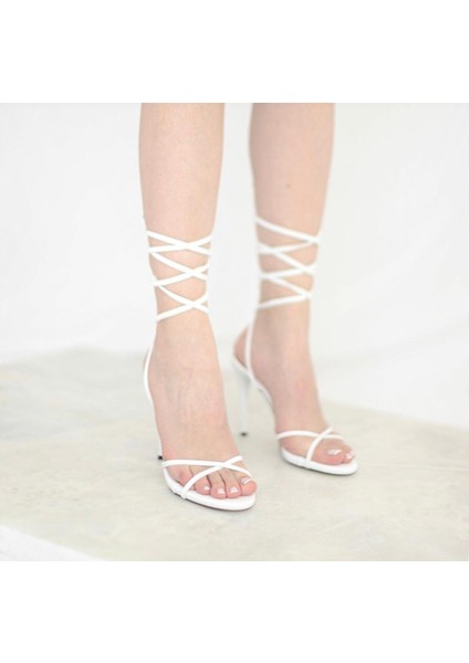 Kadın Beyaz Ince Tek Bant Topuk Sandalet Ayakkabı Bilekten Bağcıklı Çapraz Yüksek Sivri Abiye modelleri
