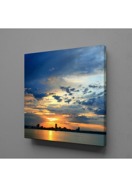 Bulutlu Gökyüzü Arasından Çıkan Güneş 25X25CM