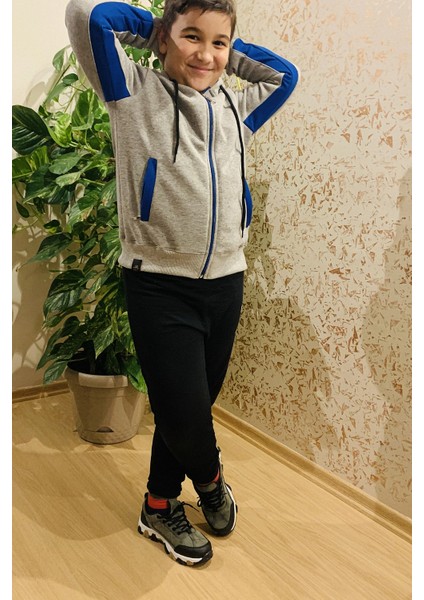 Erkek Çocuk Gri Saks Parçalı Fermuarlı Cepli Kapşonlu Arkası Baskılı Sweatshirt