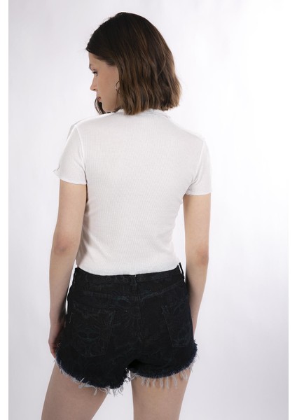 Önden Dikişli Beyaz Crop Örme Bluz