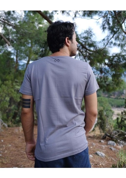 Erkek Gri Kirli Yaka Özel Tasarım Baskılı T-Shirt Freesoulgri fiyatları