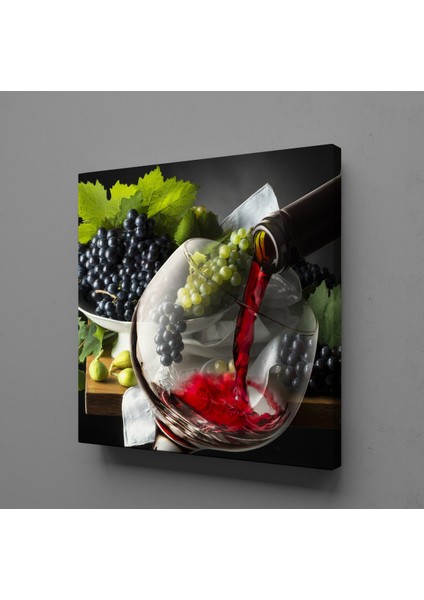 Kadehe Doldurulan Kırmızı Şarap Kanvas Tablo 70 x 70 cm