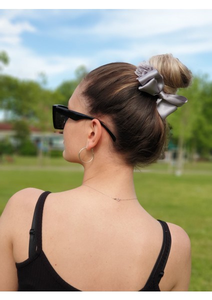 241 - Çiçekli Fiyonklu Şık Topuz Saç Lastiği