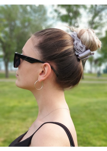 241 - Çiçekli Fiyonklu Şık Topuz Saç Lastiği modelleri