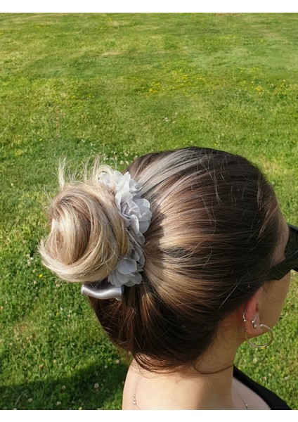 241 - Çiçekli Fiyonklu Şık Topuz Saç Lastiği fırsatları