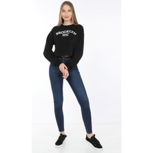 Neslice Kadın Siyah Crop Havlu Nakışlı Sweat
