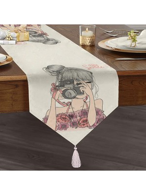 RealHomes Fashion Girl Dijital Baskılı Modern Püsküllü Şönil Üçgen Runner