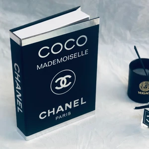 Lovely Book & Book Coco Chanel Klasik Model Açılabilir Dekoratif Kitap Kutusu 27 x 19 x 4 cm