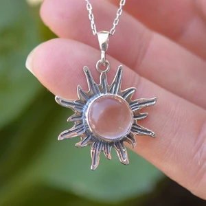 Taş Sandığı Kristal Kuvars Taşı Gümüş Kolye - Güneş Şeklinde