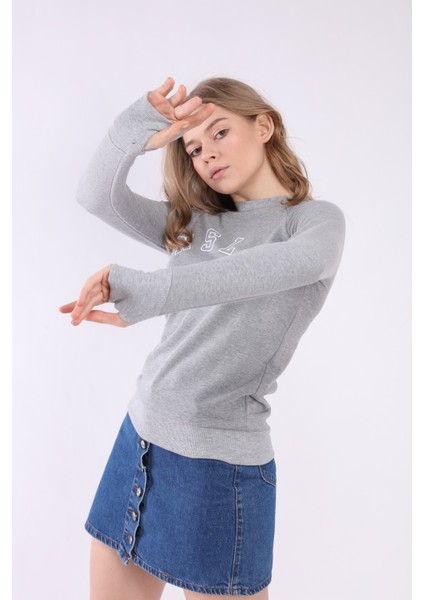 Kadın Gri Reglan Kol Basic Yaka Sweatshirt