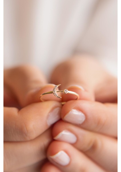 Tektaş Detaylı Taşlı Ay Altın Yüzük