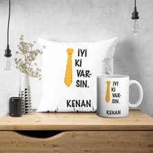 Kitapeli 3551 Kişiye Özel İsimli Babalar Günü İyi Ki Varsın Baskılı Kupa Yastık Kılıfı Seti