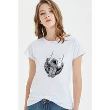 Qivi Astronot Ay Salıncak Baskılı Beyaz Kadın Tshirt