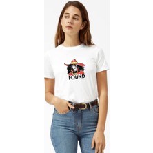 Qivi Carmen Sandiego Found Kadın Beyaz Tshirt