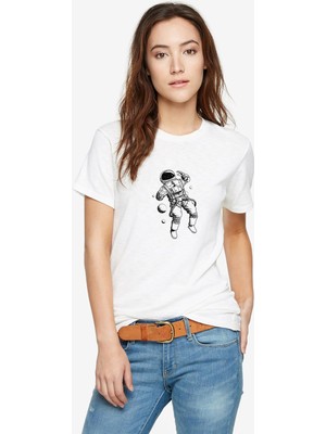 Qivi Astronot Uzay Boşluğu Baskılı Beyaz Kadın Tshirt